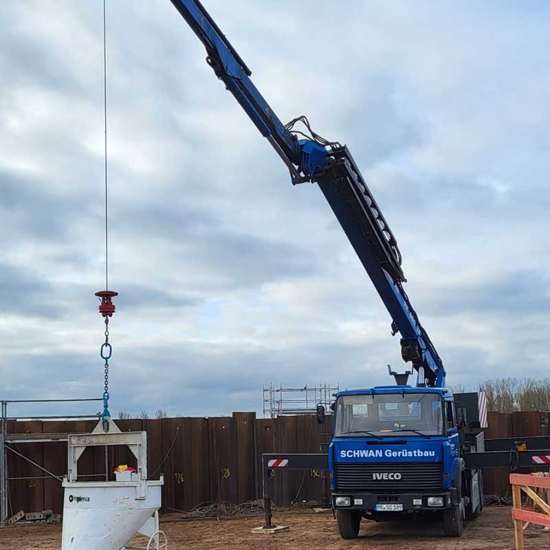 Brückenbaustelle an der Elbe bei Wittenberge, Einrüstung durch SCHWAN Gerüstbau